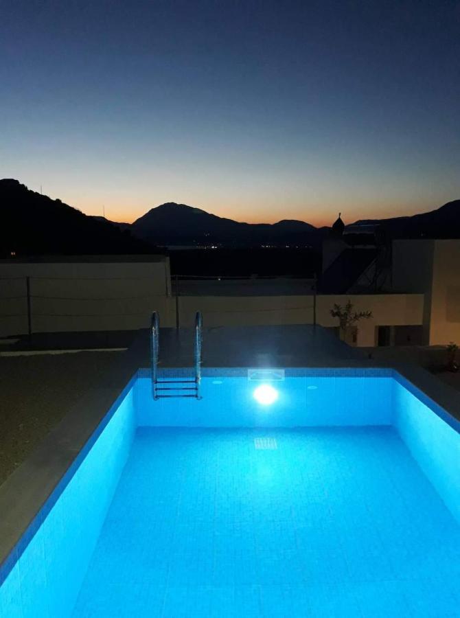Villa Miron Kamilari Esterno foto
