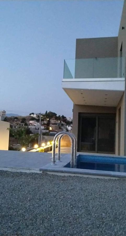 Villa Miron Kamilari Esterno foto
