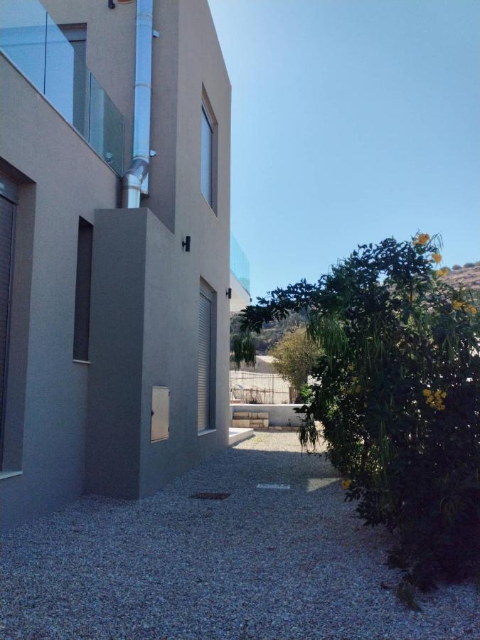 Villa Miron Kamilari Esterno foto