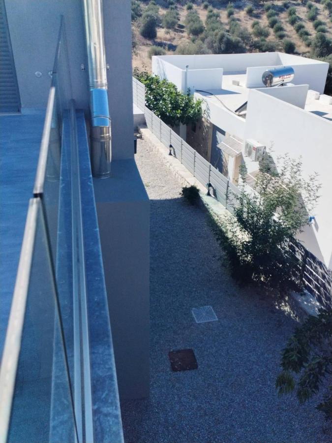 Villa Miron Kamilari Esterno foto
