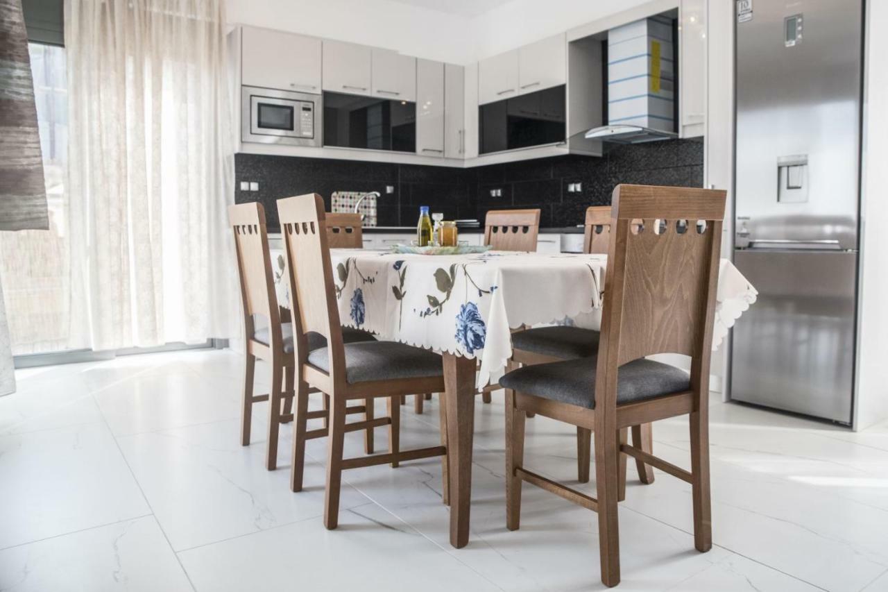 Villa Miron Kamilari Esterno foto
