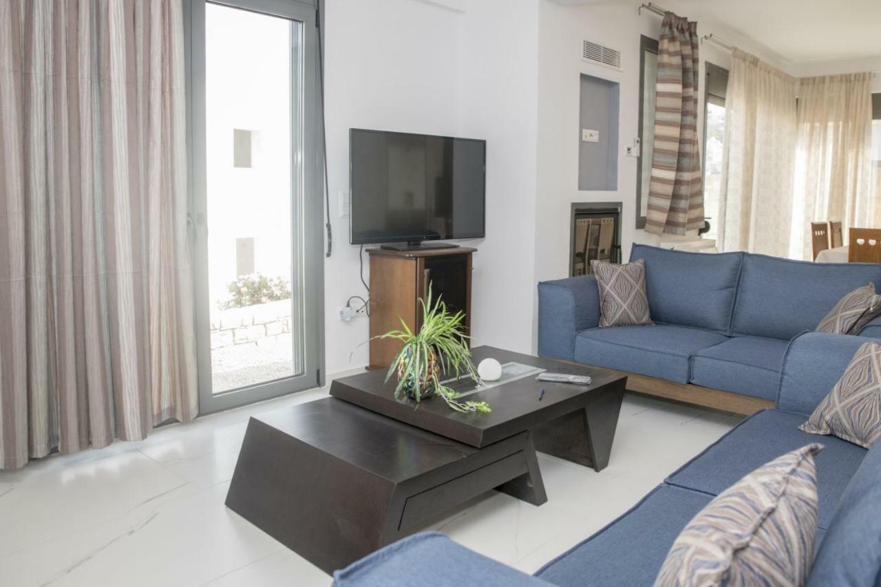Villa Miron Kamilari Esterno foto