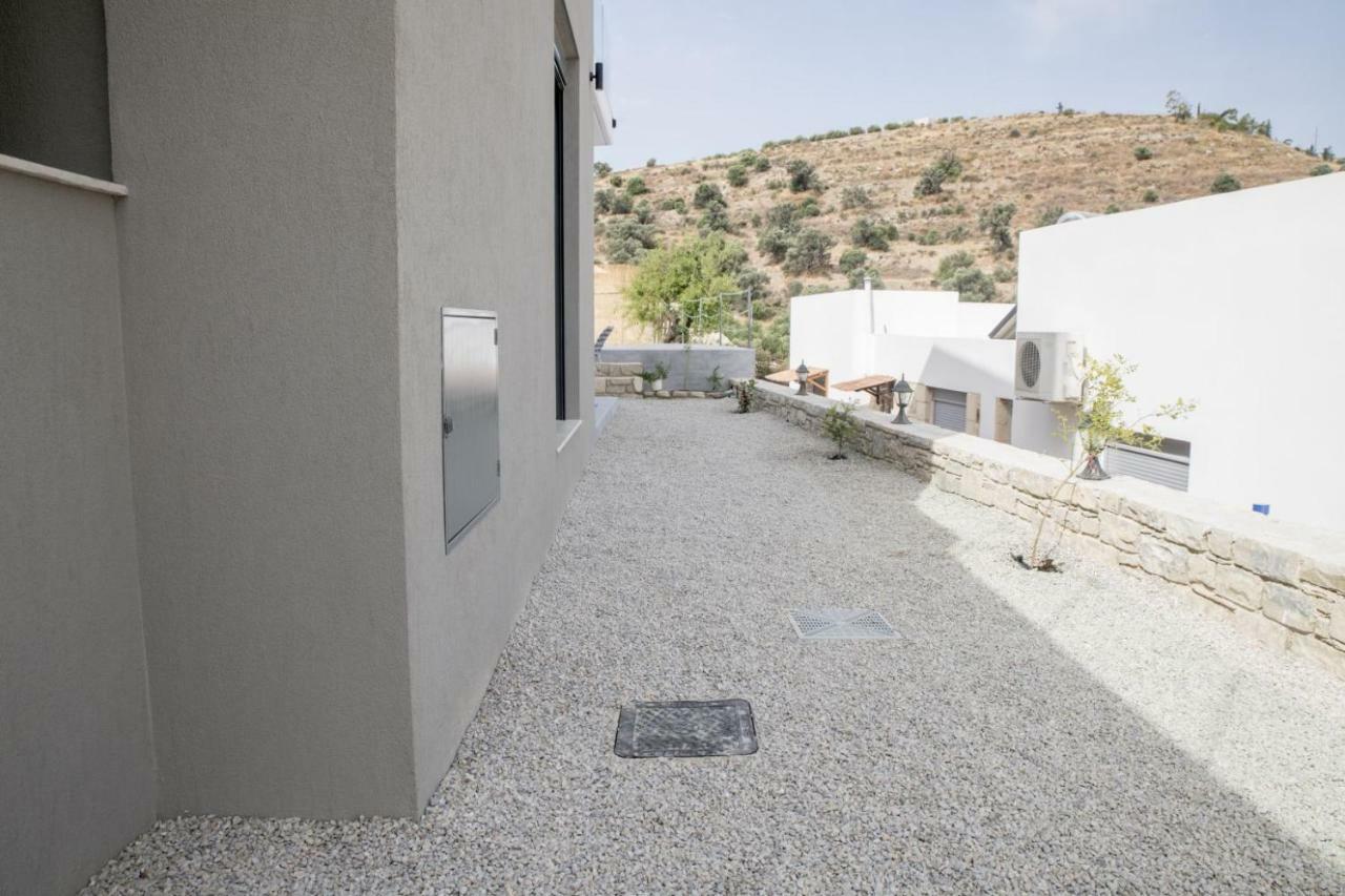 Villa Miron Kamilari Esterno foto