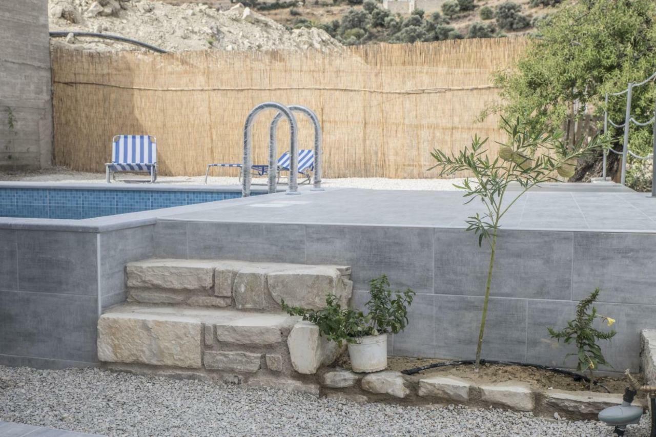 Villa Miron Kamilari Esterno foto