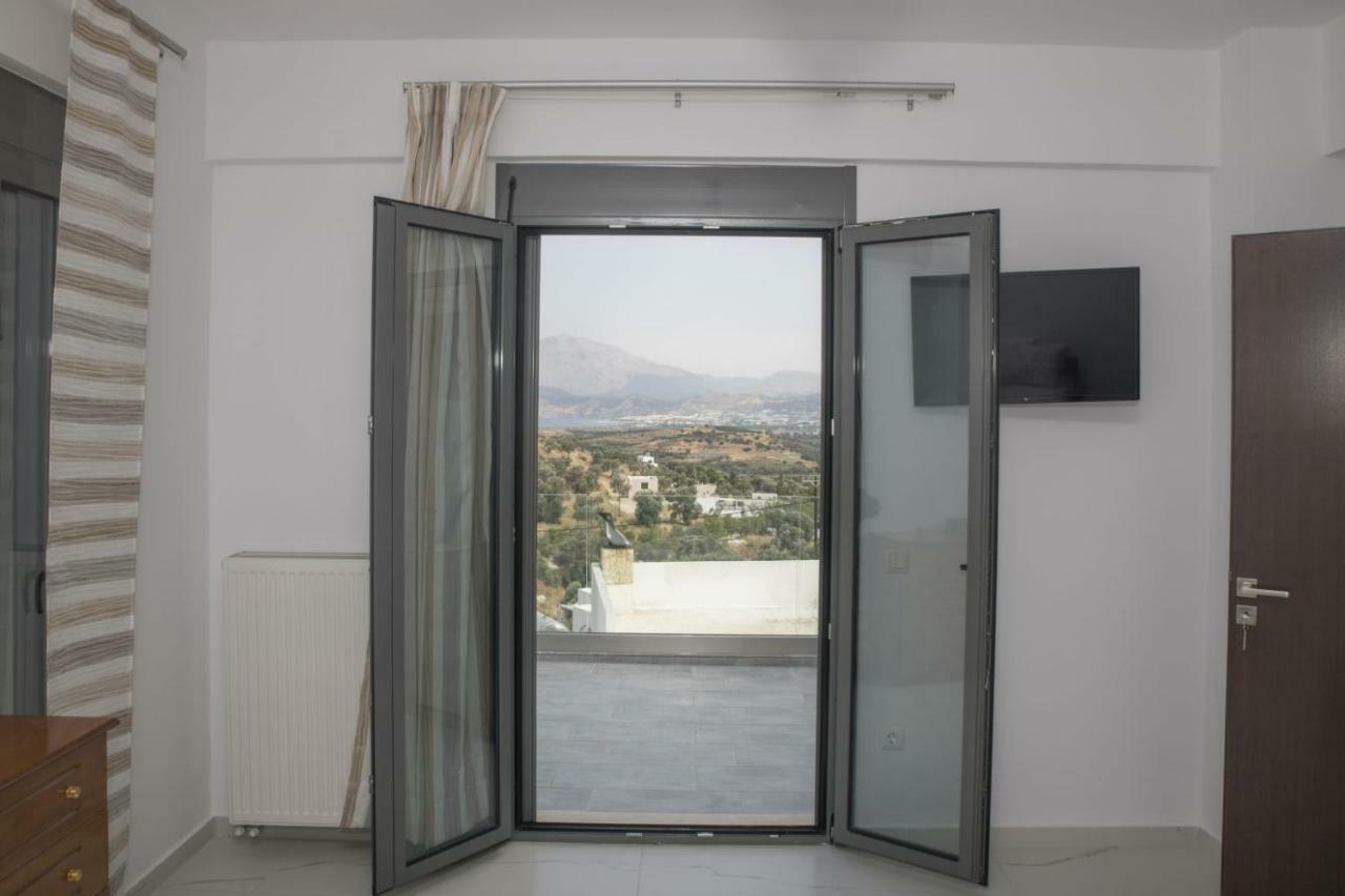 Villa Miron Kamilari Esterno foto