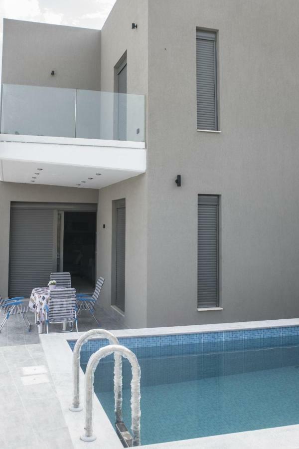 Villa Miron Kamilari Esterno foto