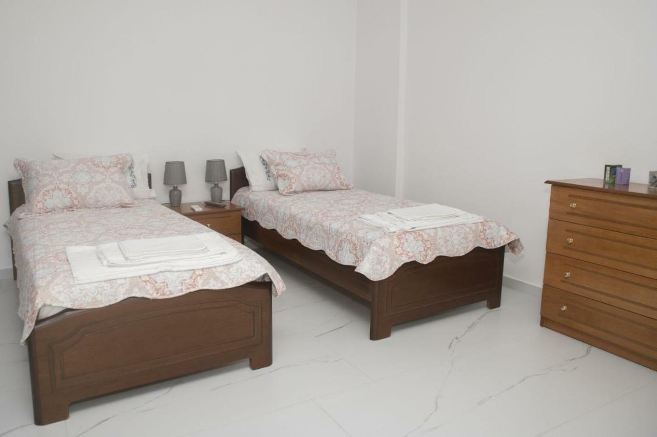 Villa Miron Kamilari Esterno foto